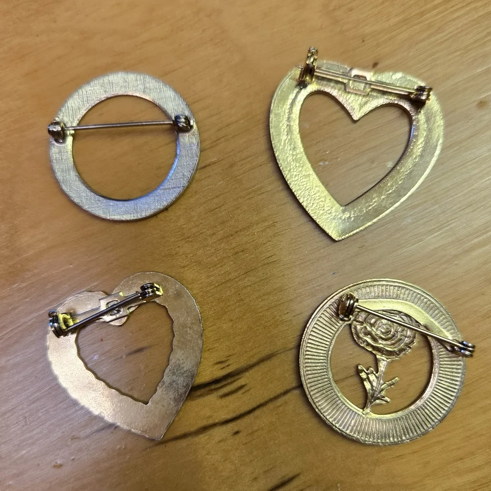 Vintage gold tone brooches